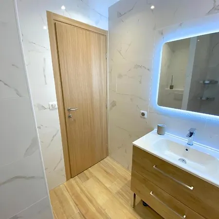 T2 Neuf, Parking & Garage Prive, Proche Centre Holiday home